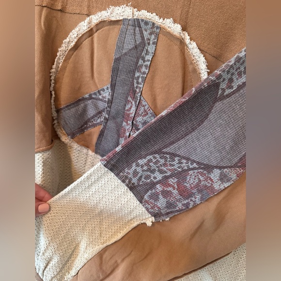 NEW🤎POL Peace and Love Long Sleeve Peace Emblem Terry Top small Latte - Picture 8 of 10